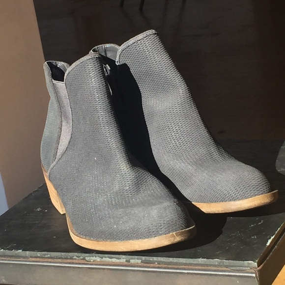 Kensie Geronna Gray Leather booties - Picture 3 of 7